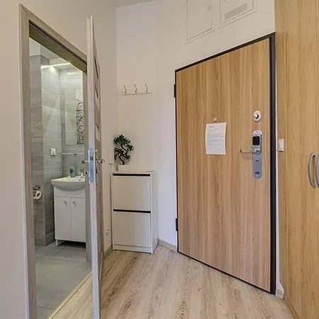 Sunset - Free Parking - Fast Internet - Close To Everything Apartment Poznan