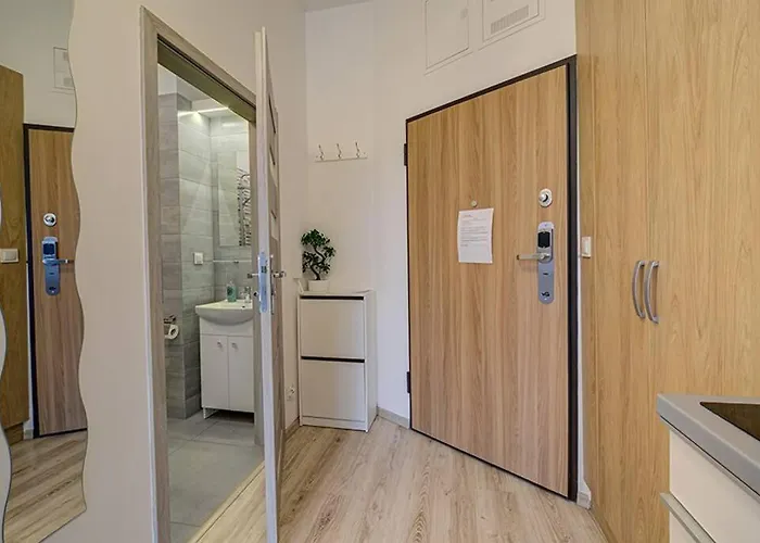 Sunset - Free Parking - Fast Internet - Close To Everything Apartment Poznan